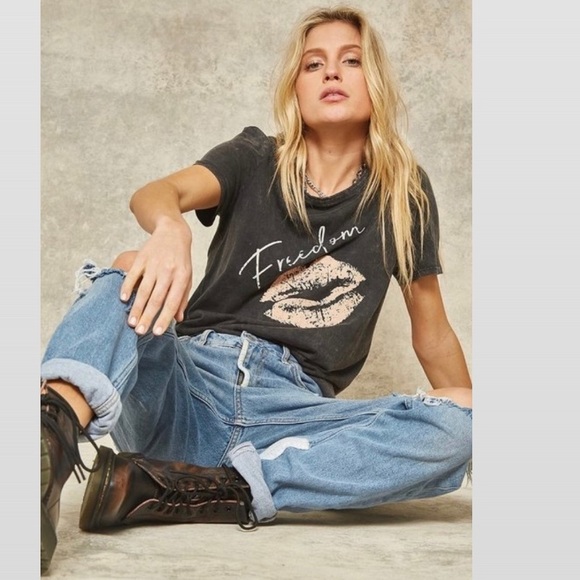 The “Freedom” Tee - Picture 2 of 2